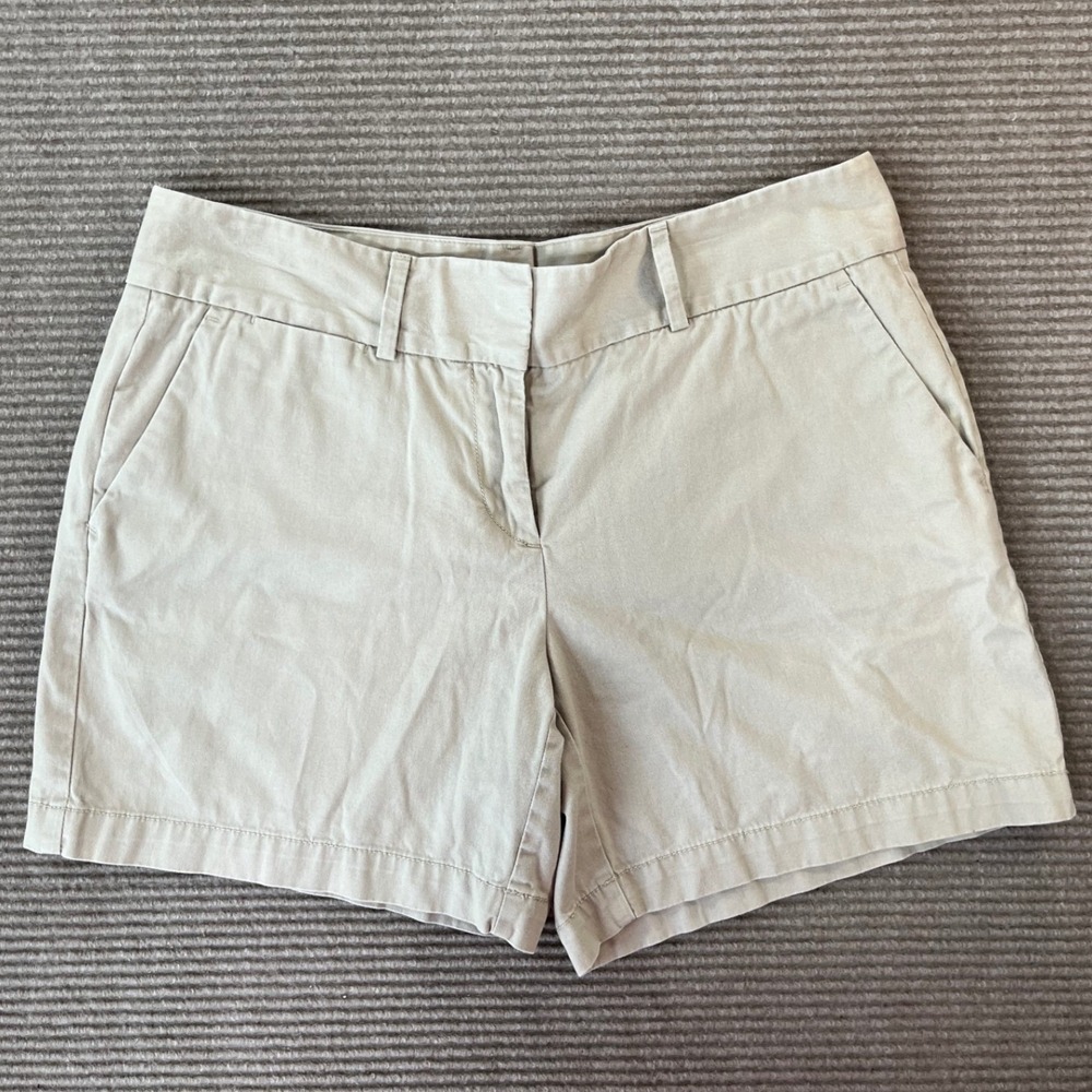 Ann Taylor LOFT Womens Khaki Beige Cotton Chino Shorts Size 4 Mid Rise 4 Inseam